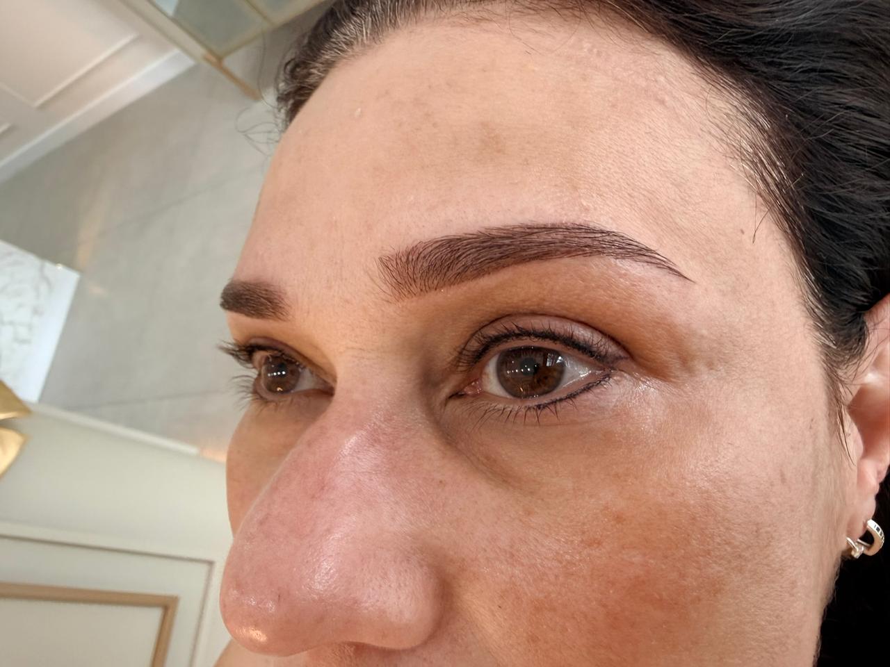 Depois do procedimento de Micropigmentação de sobrancelha e olhos