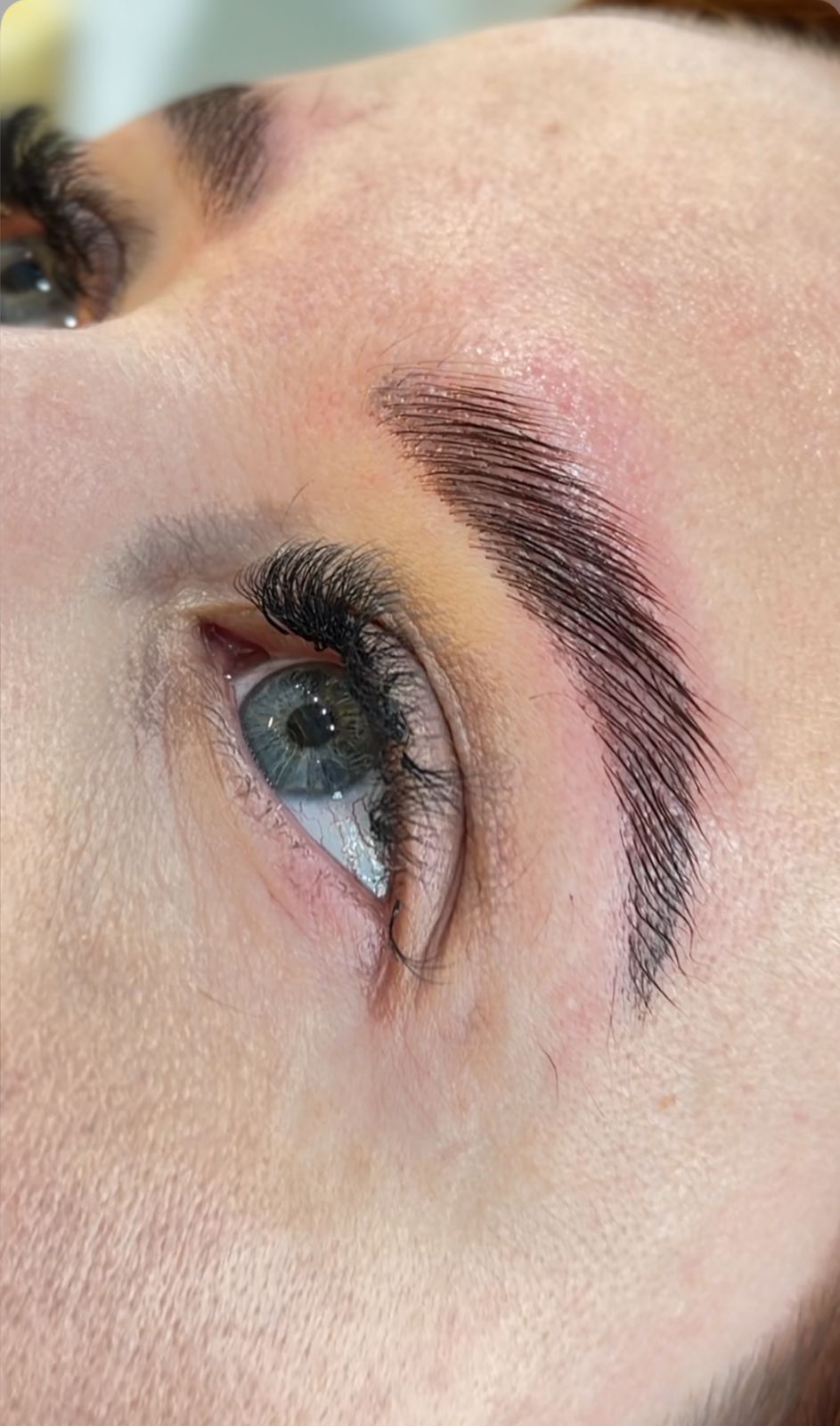 Depois do procedimento de Brow lamination